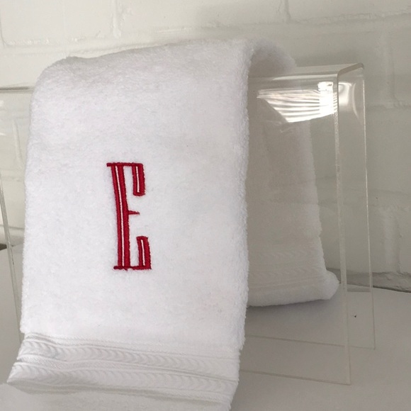 Personalized (E) Emboidered White Bathroom Powder Room Dorm  Hand Towel - Picture 3 of 7